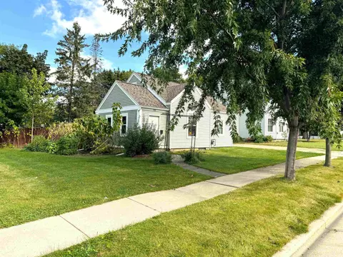 310 Hall St, Ripon, WI 54971