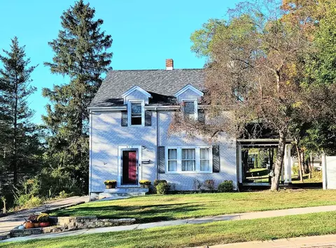 815 2nd St, Baraboo, WI 53913