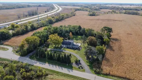 1009 Maple Grove Rd, Edgerton, WI 53534