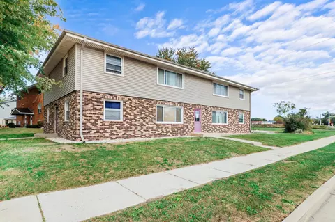 1345 Camden Way, Waukesha, WI 53186