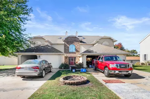2020 Cliff Alex Ct, Waukesha, WI 53186