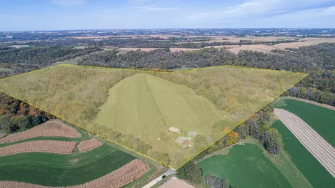 8111 Pickel Ln, Platteville, WI 53818