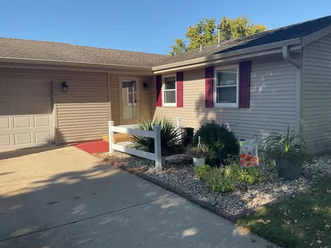 2515 Sauk Dr, Janesville, WI 53545