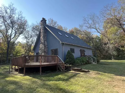 n1293 South Lyndon Road, Lyndon Station, WI 53944