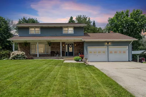 512 Woodview Ln, Dodgeville, WI 53533