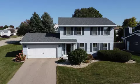 1418 N Wuthering Hills Dr, Janesville, WI 53546