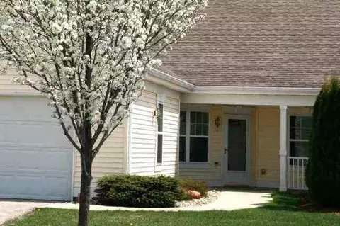 7033 Parkside Cir #7033, Deforest, WI 53532