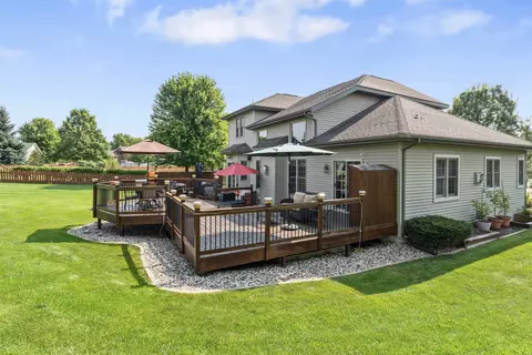 822 Woods Glen Ct, Deforest, WI 53532