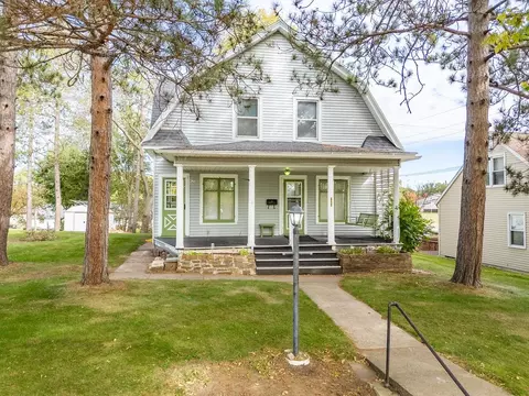 1045 3rd St, Reedsburg, WI 53959