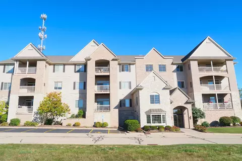 177 N Lapham St #206, Oconomowoc, WI 53066