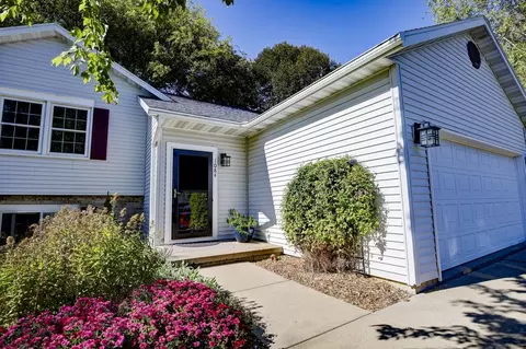 1084 N Thompson Rd, Sun Prairie, WI 53590