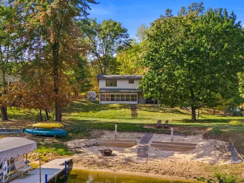 1017 E 1019 E Queens Way, Nekoosa, WI 54457