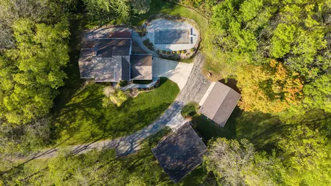 710 Perimeter Rd, Mount Horeb, WI 53572
