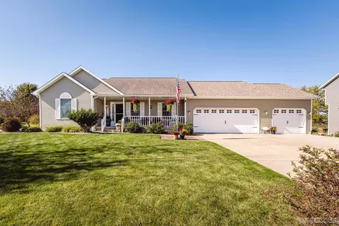 905 Ann Ct, Belleville, WI 53508