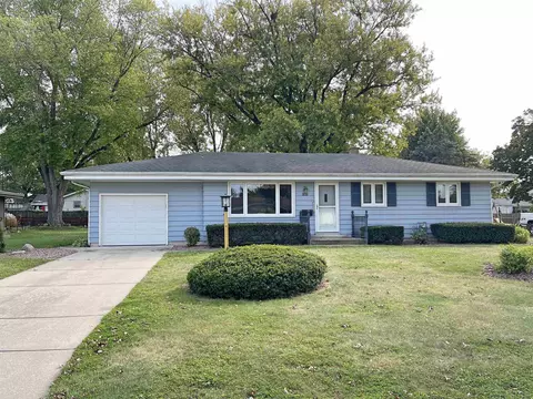 1931 Cedar Pointe Dr, Janesville, WI 53546