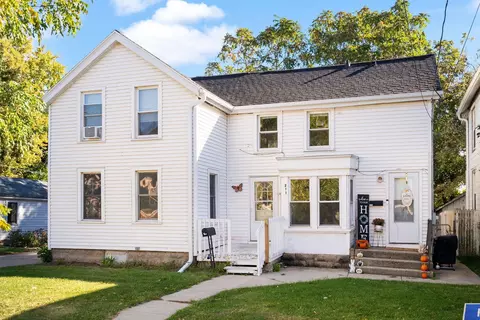 211 S 5th St, Stoughton, WI 53589