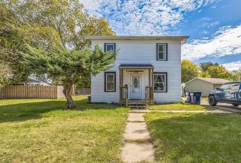 1032 Milton Ave, Janesville, WI 53545