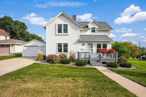 614 E Division St, Dodgeville, WI 53533