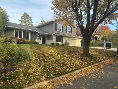 6 Oxwood Cir, Madison, WI 53717