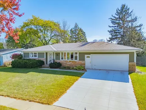 7223 Fortune Dr, Middleton, WI 53562