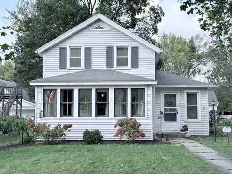 422 E Madison Ave, Milton, WI 53563