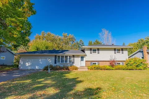 430 Robert Dr, Sun Prairie, WI 53590