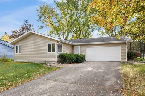 5509 Meadowood Dr, Fitchburg, WI 53711