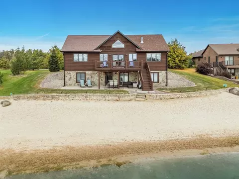 w5679 Castaway Drive, New Lisbon, WI 53950