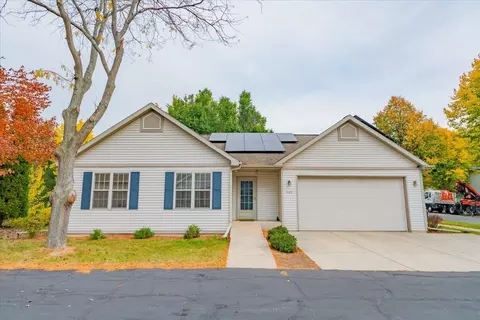 5182 Ridge Oak Dr, Madison, WI 53704