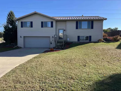 432 Kim St, Rio, WI 53960