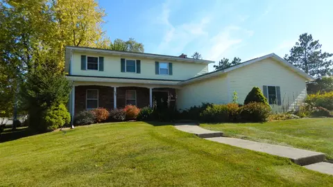 529 S Ellwood St, Dodgeville, WI 53533