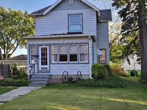 409 W Maple Ave, Beaver Dam, WI 53916