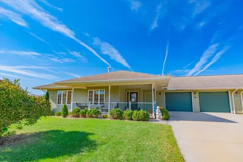 16 Walter Rd, Mazomanie, WI 53560