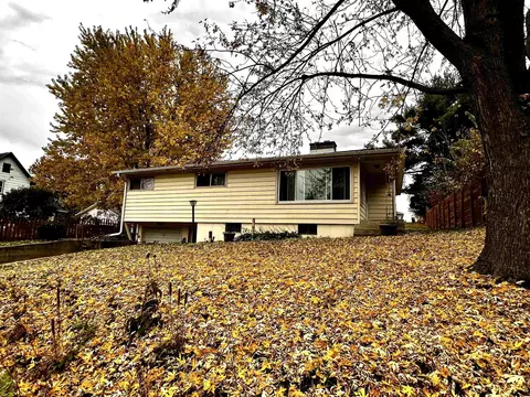 413 8th Ave, New Glarus, WI 53574
