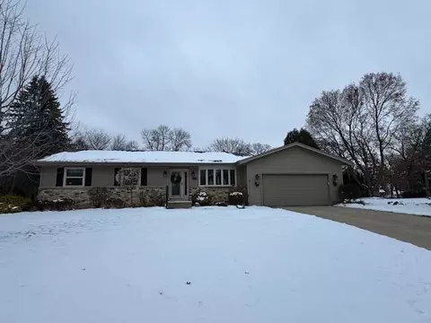 153 Greenbriar Dr, Sun Prairie, WI 53590