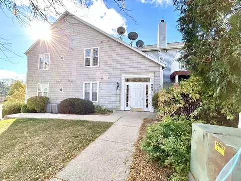 909 Harbor House Dr #4, Madison, WI 53719