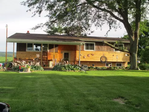 1880 8th St, Baraboo, WI 53913