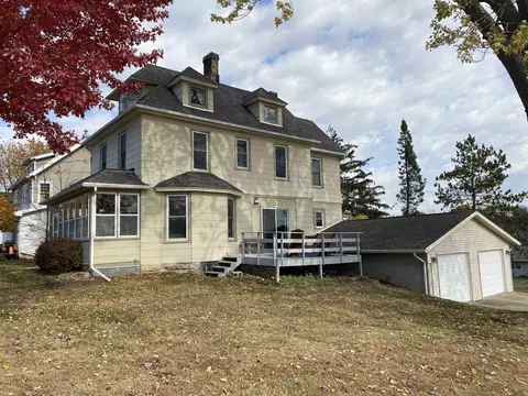 585 Rountree Ave, Platteville, WI 53818