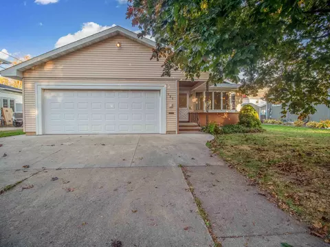 121 Carrington St, Waupun, WI 53963