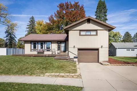 2012 Bond Pl, Janesville, WI 53548