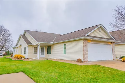 700 Creek Edge Dr #8, Deforest, WI 53532