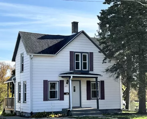 627 S Center St, Beaver Dam, WI 53916