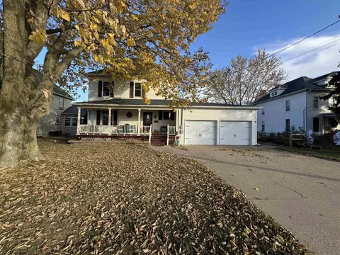 785 N 2nd St, Platteville, WI 53818