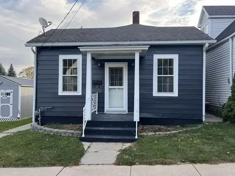 321 N Main St, Dodgeville, WI 53533