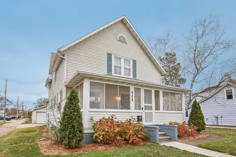 207 Paulina St, Sauk City, WI 53583