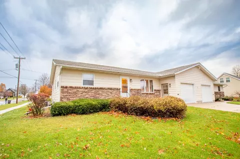 2004 13th Ave, Monroe, WI 53566