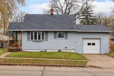 916 W Fulton St, Edgerton, WI 53534