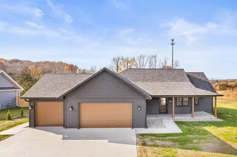 611 Eisenhower St, Baraboo, WI 53913