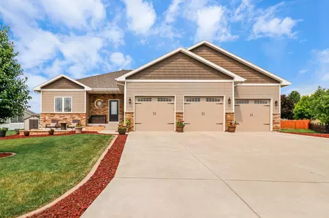 697 Hillside Ct, Evansville, WI 53536