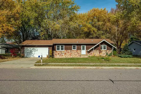 924 Sunfield St, Sun Prairie, WI 53590